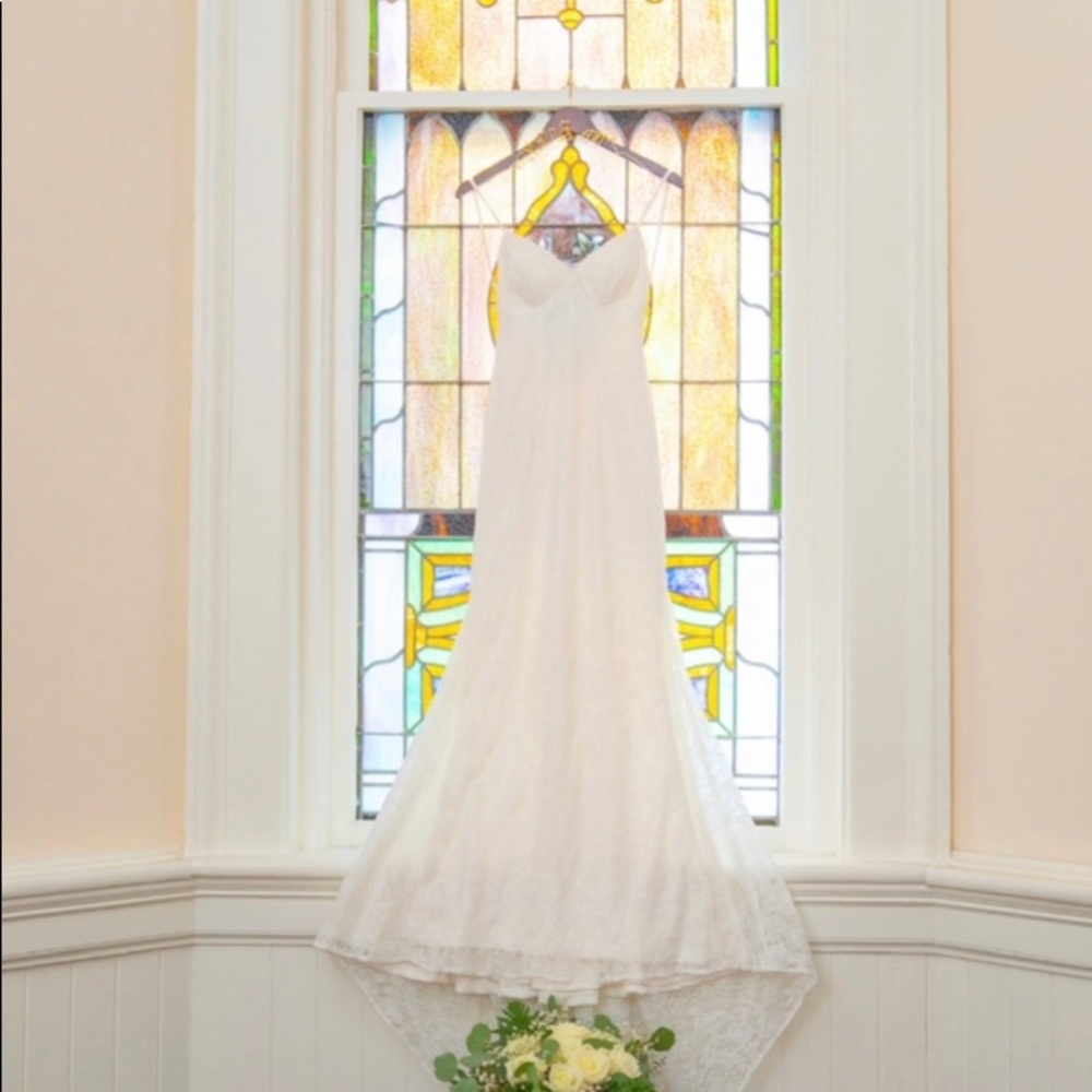 Low Back Soft Lace Wedding Dress